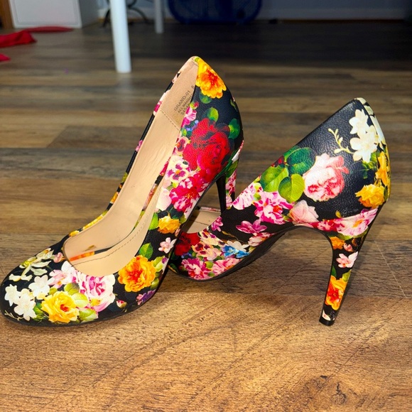 BAMBOO Shoes - Bamboo Floral Print High Heels - Size 6 (36)